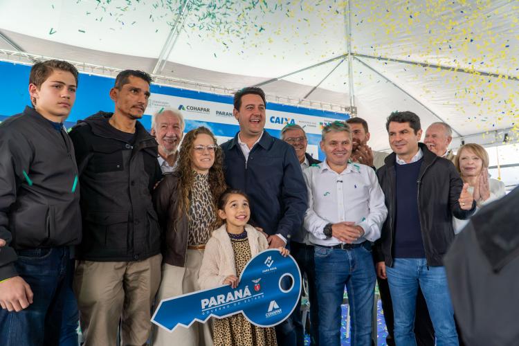 Governador inaugura Residencial com 864 apartamentos em Almirante Tamandaré