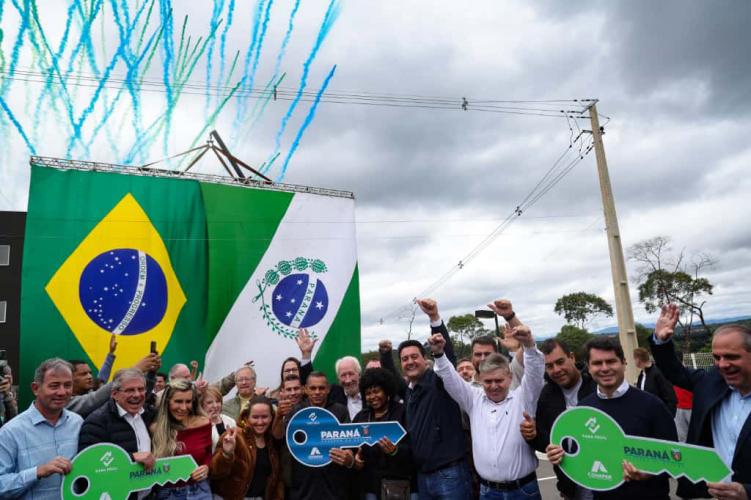 Governador inaugura Residencial com 864 apartamentos em Almirante Tamandaré