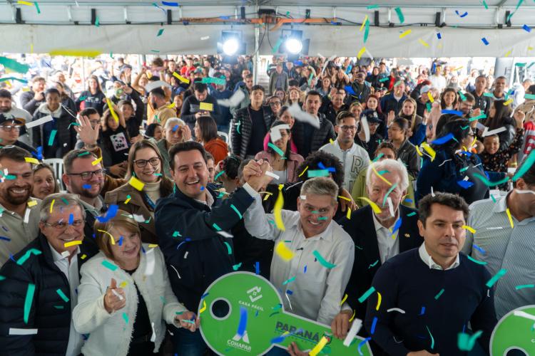 Governador inaugura Residencial com 864 apartamentos em Almirante Tamandaré