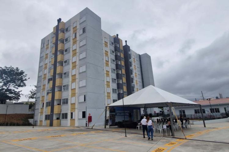 Com apoio do Estado, COHAPAR entrega novo Residencial em Maringá