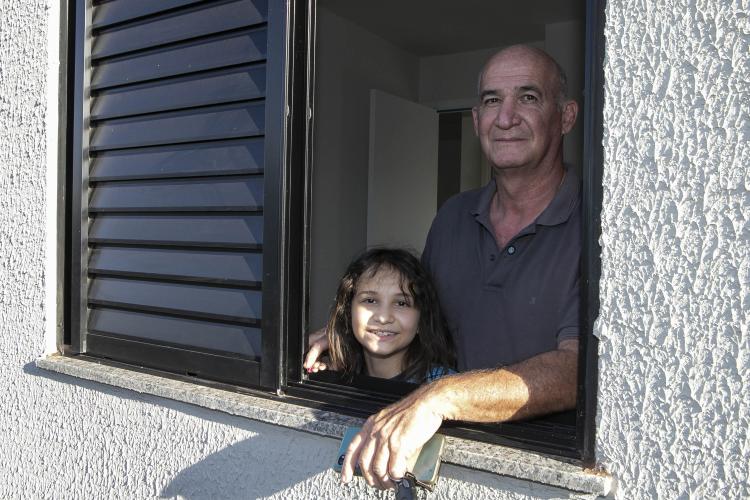 “Agora é meu”: idoso celebra primeira casa própria com ajuda do Programa Casa Fácil Paraná Terceira Idade