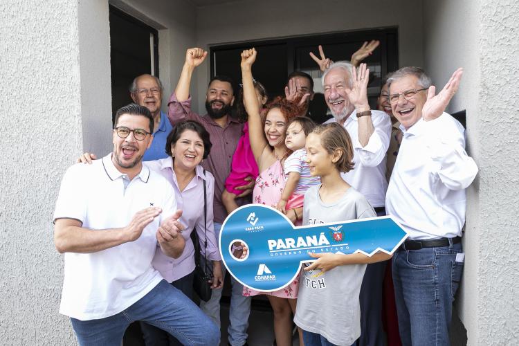 Com apoio do Estado, 512 famílias de Londrina passam a viver em casa própria