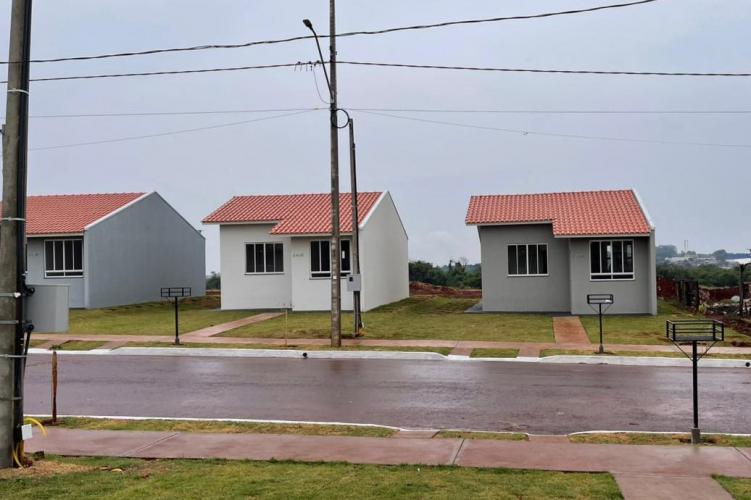 64 famílias de Campo Mourão recebem novas moradias com subsídio do Casa Fácil