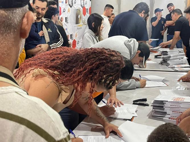 64 famílias de Campo Mourão recebem novas moradias com subsídio do Casa Fácil