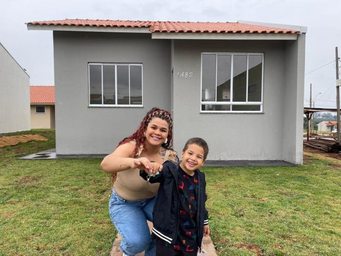 64 famílias de Campo Mourão recebem novas moradias com subsídio do Casa Fácil