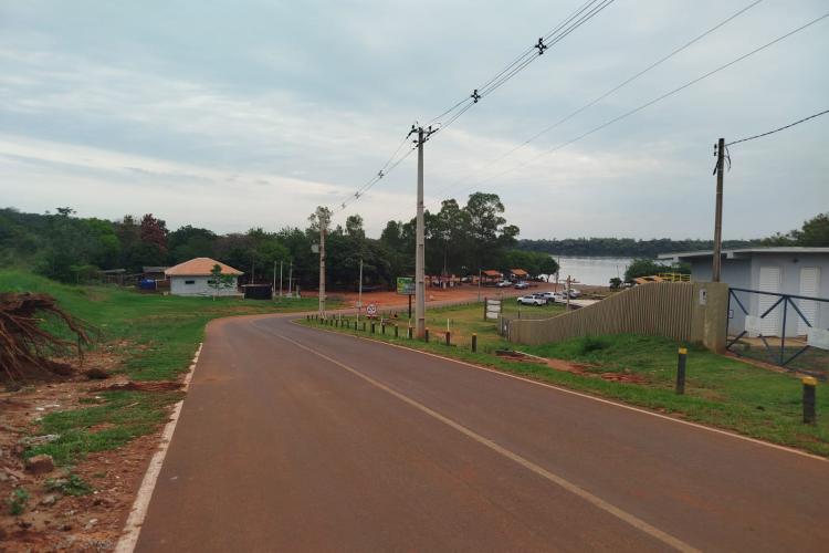 Pavimentação de via para praia de água doce em Altônia muda realidade local
