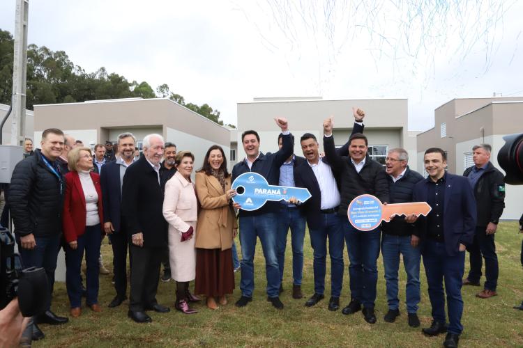 Com entrega de 275 casas, Estado conclui bairro planejado em Ponta Grossa