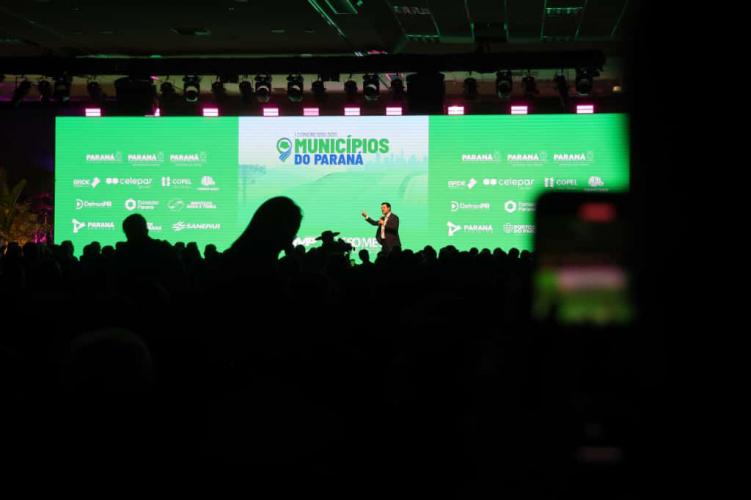 Ratinho Junior anuncia R$ 2 bilhões em recape asfáltico para cidades com até 100 mil habitantes