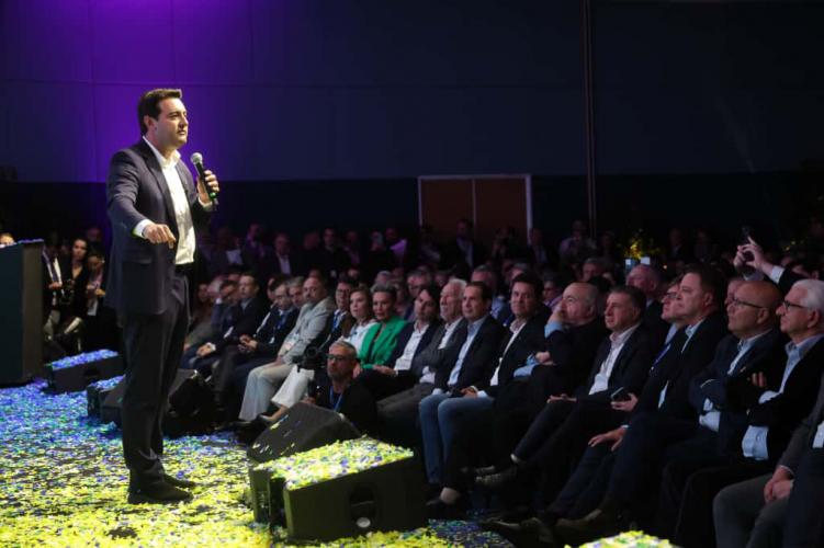 Ratinho Junior anuncia R$ 2 bilhões em recape asfáltico para cidades com até 100 mil habitantes