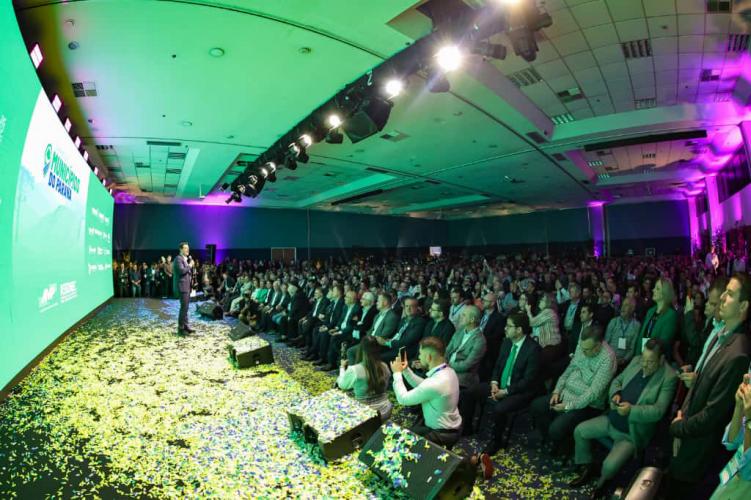 Ratinho Junior anuncia R$ 2 bilhões em recape asfáltico para cidades com até 100 mil habitantes