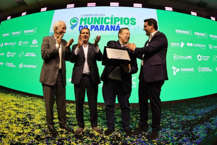 Ratinho Junior anuncia R$ 2 bilhões em recape asfáltico para cidades com até 100 mil habitantes