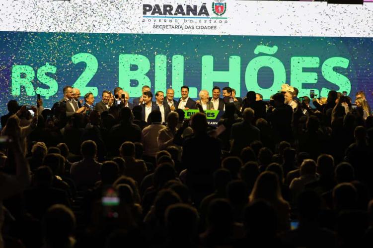 Ratinho Junior anuncia R$ 2 bilhões em recape asfáltico para cidades com até 100 mil habitantes