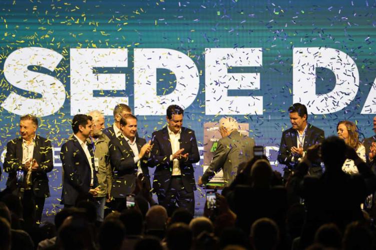 Ratinho Junior anuncia R$ 2 bilhões em recape asfáltico para cidades com até 100 mil habitantes