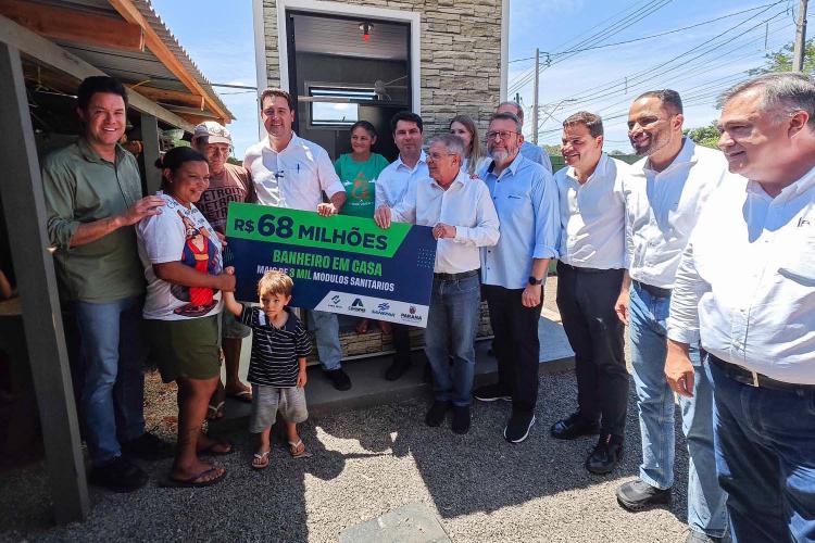 Estado entrega primeiros módulos sanitários do programa Banheiro em Casa em Ivaiporã