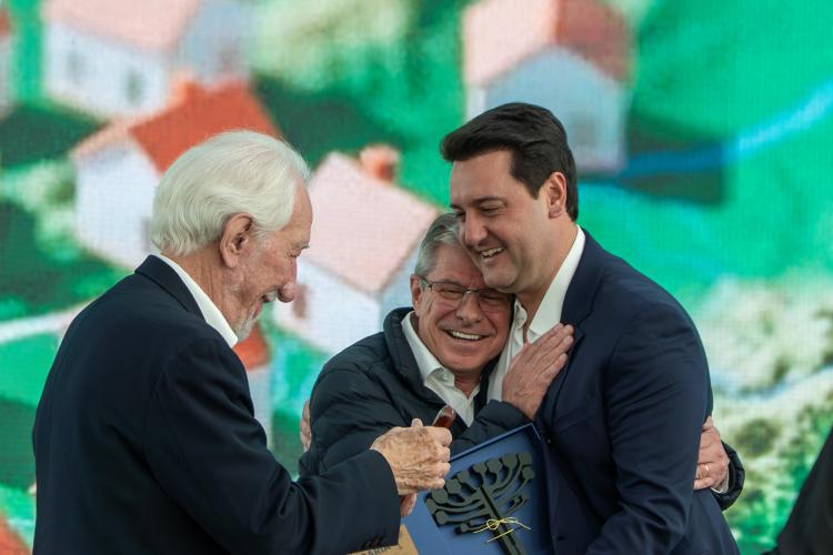 Governador confirma R$ 533 milhões para construção de casas em 324 municípios