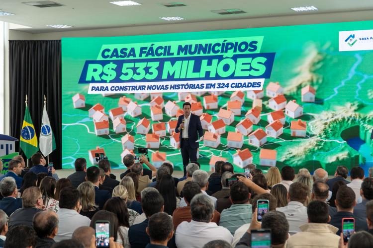 Governador confirma R$ 533 milhões para construção de casas em 324 municípios