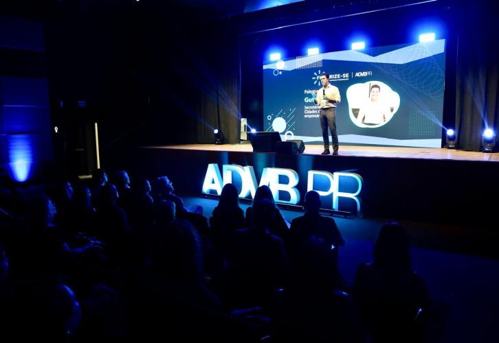 Guto Silva destaca inovação pública com foco nas pessoas no Futurize-se da ADVB/PR