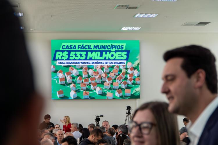 Governador confirma R$ 533 milhões para construção de casas em 324 municípios
