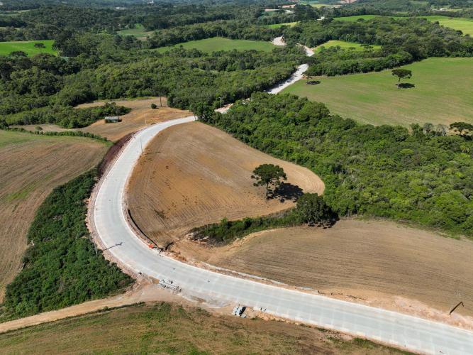 Pavimentação em concreto entre Mandirituba e São José dos Pinhais chega a 50% de execução