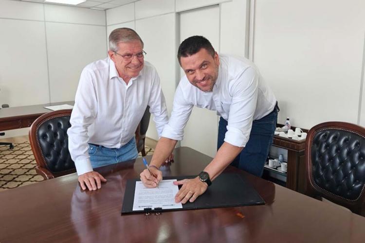 Cohapar recebe R$ 10 milhões da Lottopar para subsidiar valor de entrada para 500 famílias