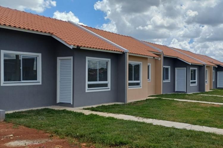 Com recursos estaduais, 16 famílias de Irati conquistam a casa própria
