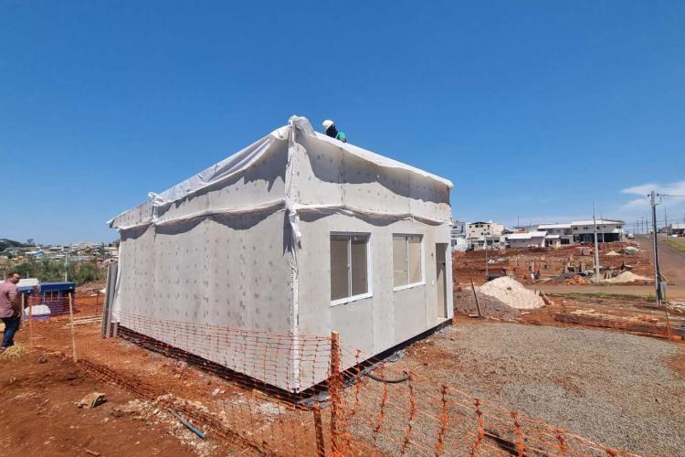 Primeira casa erguida pelo Estado está praticamente concluída em Rio Bonito do Iguaçu