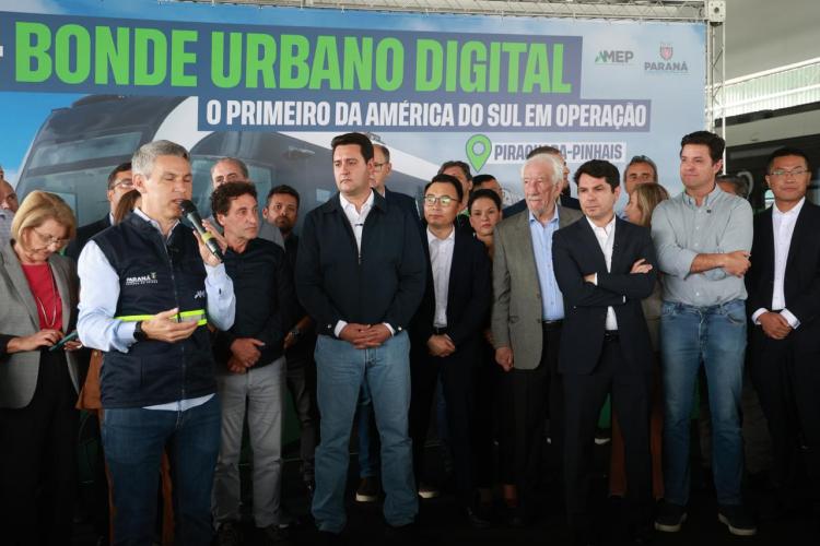 Primeiro na América do Sul: Bonde Urbano Digital começa a operar entre Pinhais e Piraquara