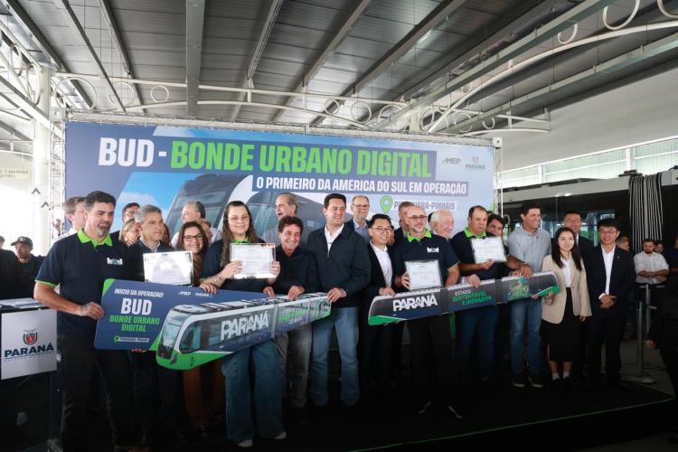 Primeiro na América do Sul: Bonde Urbano Digital começa a operar entre Pinhais e Piraquara