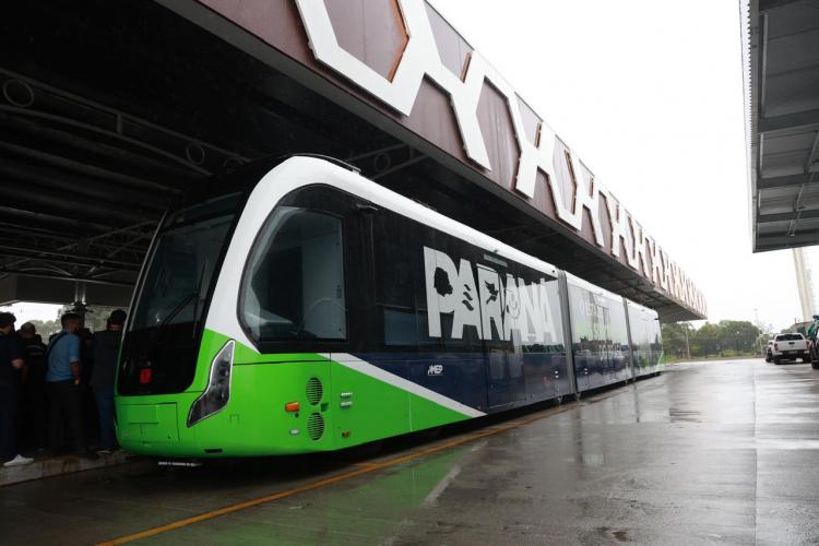 Primeiro na América do Sul: Bonde Urbano Digital começa a operar entre Pinhais e Piraquara