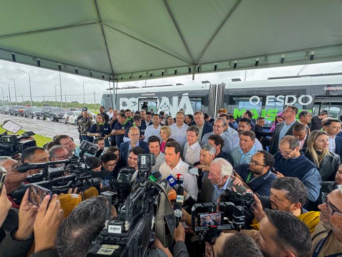 População se surpreende com tecnologia e aprova primeira viagem do Bonde Urbano Digital