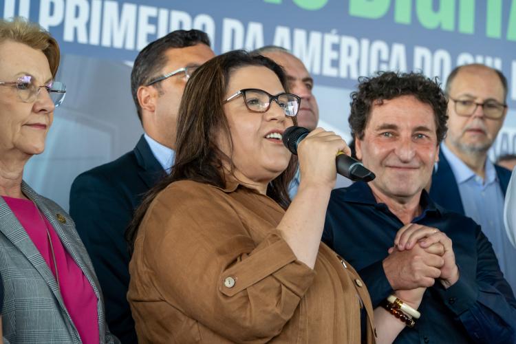 População se surpreende com tecnologia e aprova primeira viagem do Bonde Urbano Digital