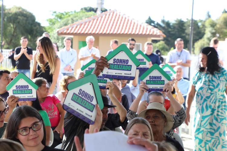 Mais de 130 mil famílias: Casa Fácil impulsiona habitação e movimenta a economia do Paraná