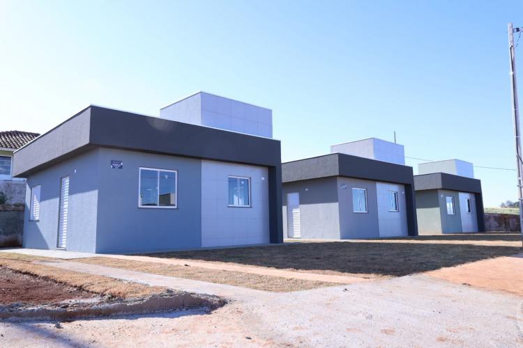 Apucarana, Assis Chateaubriand e Cambará: 199 famílias recebem as chaves da casa própria