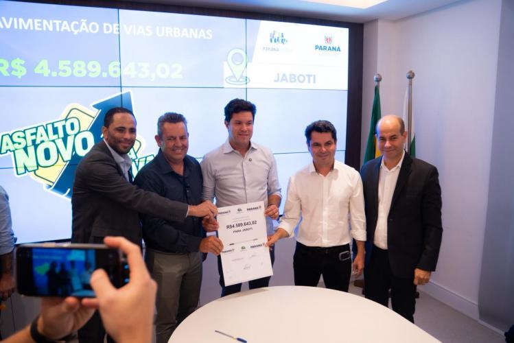 Estado autoriza mais R$ 197 milhões para pavimentação em 15 municípios