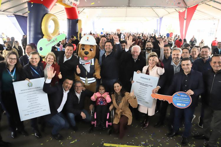 Mais de 130 mil famílias: Casa Fácil impulsiona habitação e movimenta a economia do Paraná