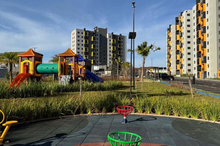 Mais de 130 mil famílias: Casa Fácil impulsiona habitação e movimenta a economia do Paraná