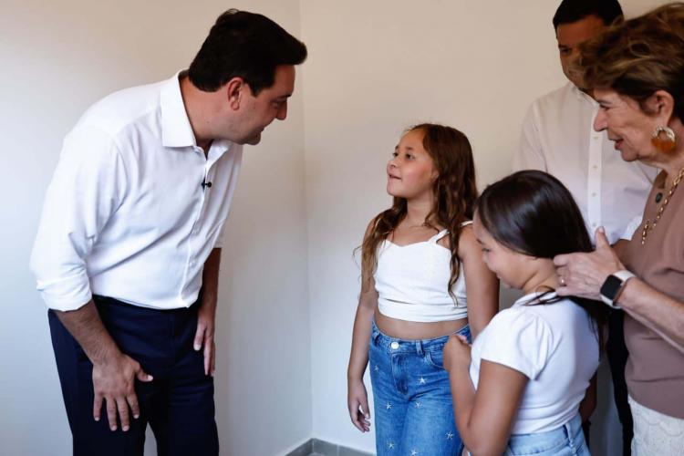 Governador entrega 220 casas em Ponta Grossa com investimento do Casa Fácil