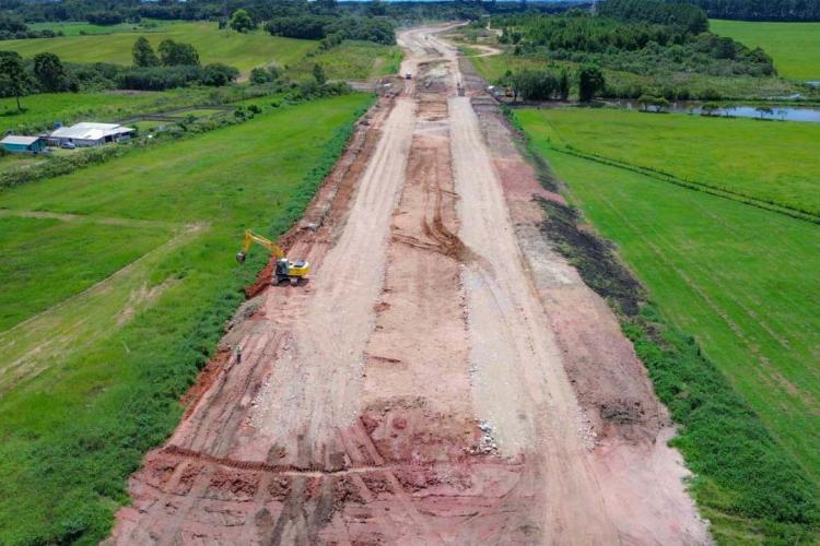 São José dos Pinhais: pavimentação da estrada do Agaraú chega a 27%