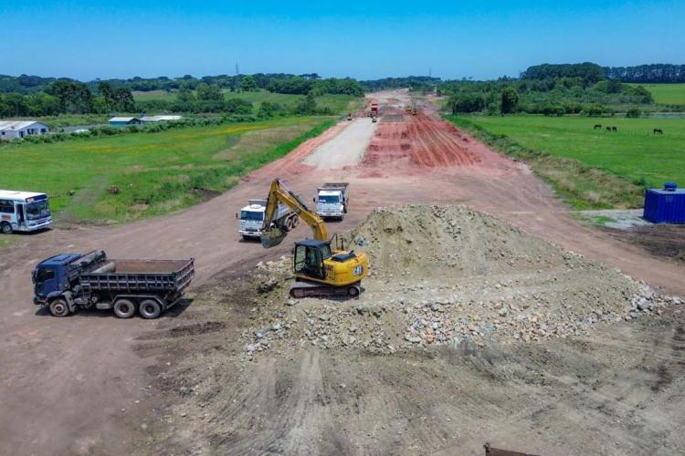 São José dos Pinhais: pavimentação da estrada do Agaraú chega a 27%