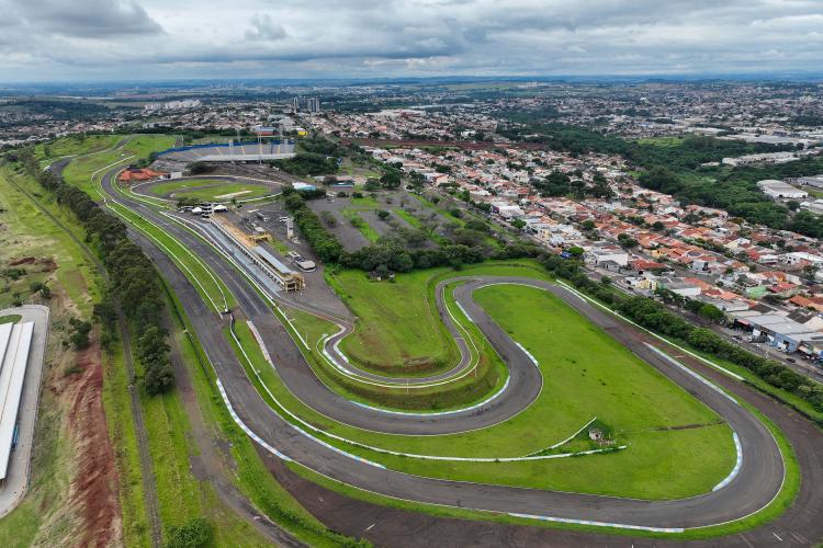 Ratinho Junior anuncia R$ 33 milhões para reforma do Autódromo Internacional de Londrina