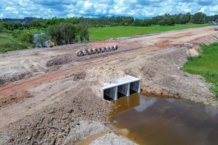 São José dos Pinhais: pavimentação da estrada do Agaraú chega a 27%