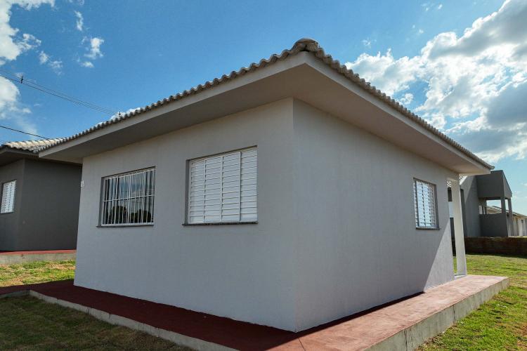 Governador entrega moradias e anuncia R$ 36,2 milhões para estradas rurais em Terra Rica