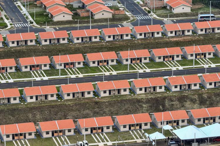 Governador entrega 220 casas em Ponta Grossa com investimento do Casa Fácil