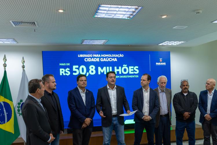 Ratinho Junior confirma R$ 372,5 milhões para 12 municípios de sete regiões