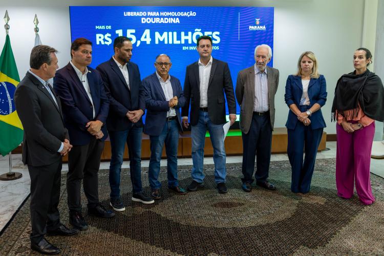 Ratinho Junior confirma R$ 372,5 milhões para 12 municípios de sete regiões