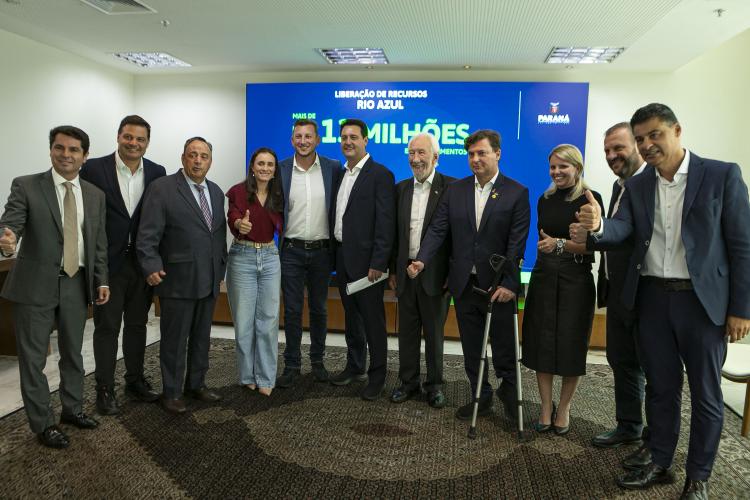 Ratinho Junior libera R$ 324 milhões para obras em nove municípios paranaenses