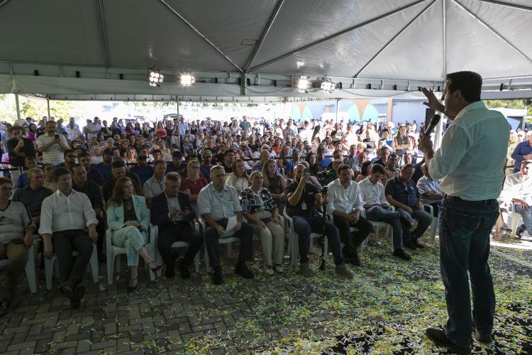 Nova escola e pavimentações: Ratinho Junior anuncia R$ 41 milhões para São Mateus do Sul