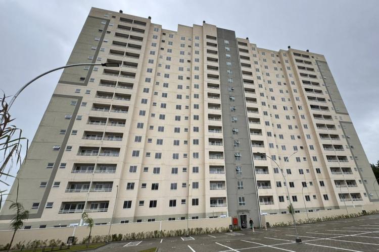 Com recursos do Estado, 208 famílias recebem apartamentos em residencial em Curitiba