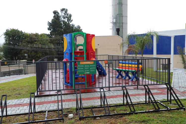Com recursos do Estado, 208 famílias recebem apartamentos em residencial em Curitiba