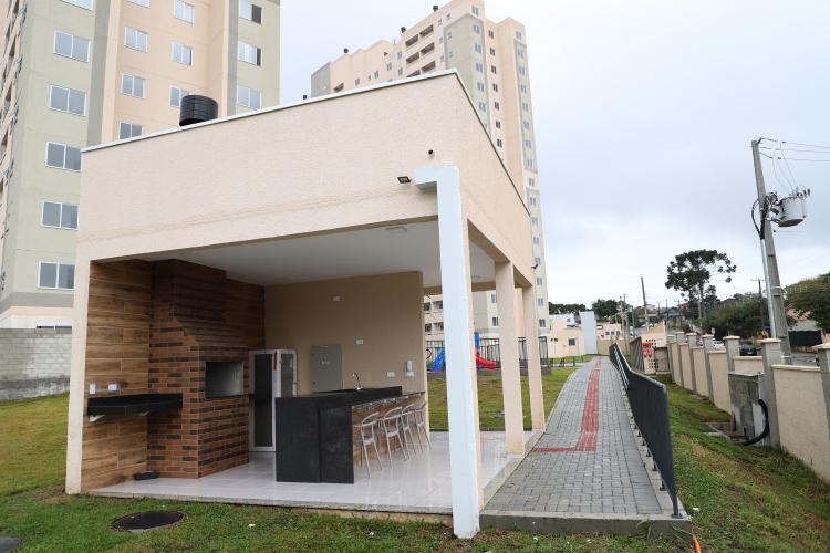 Com recursos do Estado, 208 famílias recebem apartamentos em residencial em Curitiba